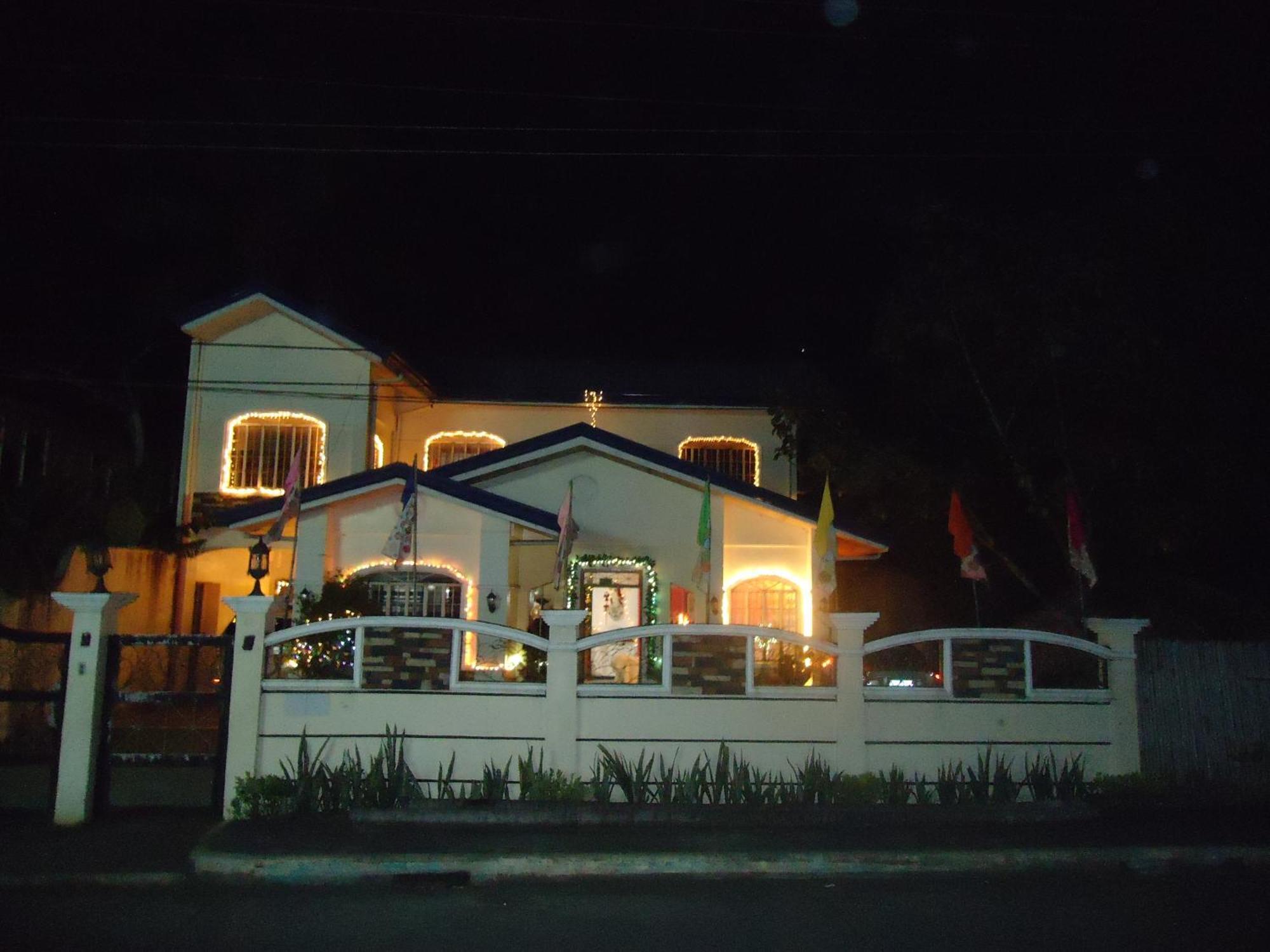 Donsol Aguluz Homestay Exterior photo