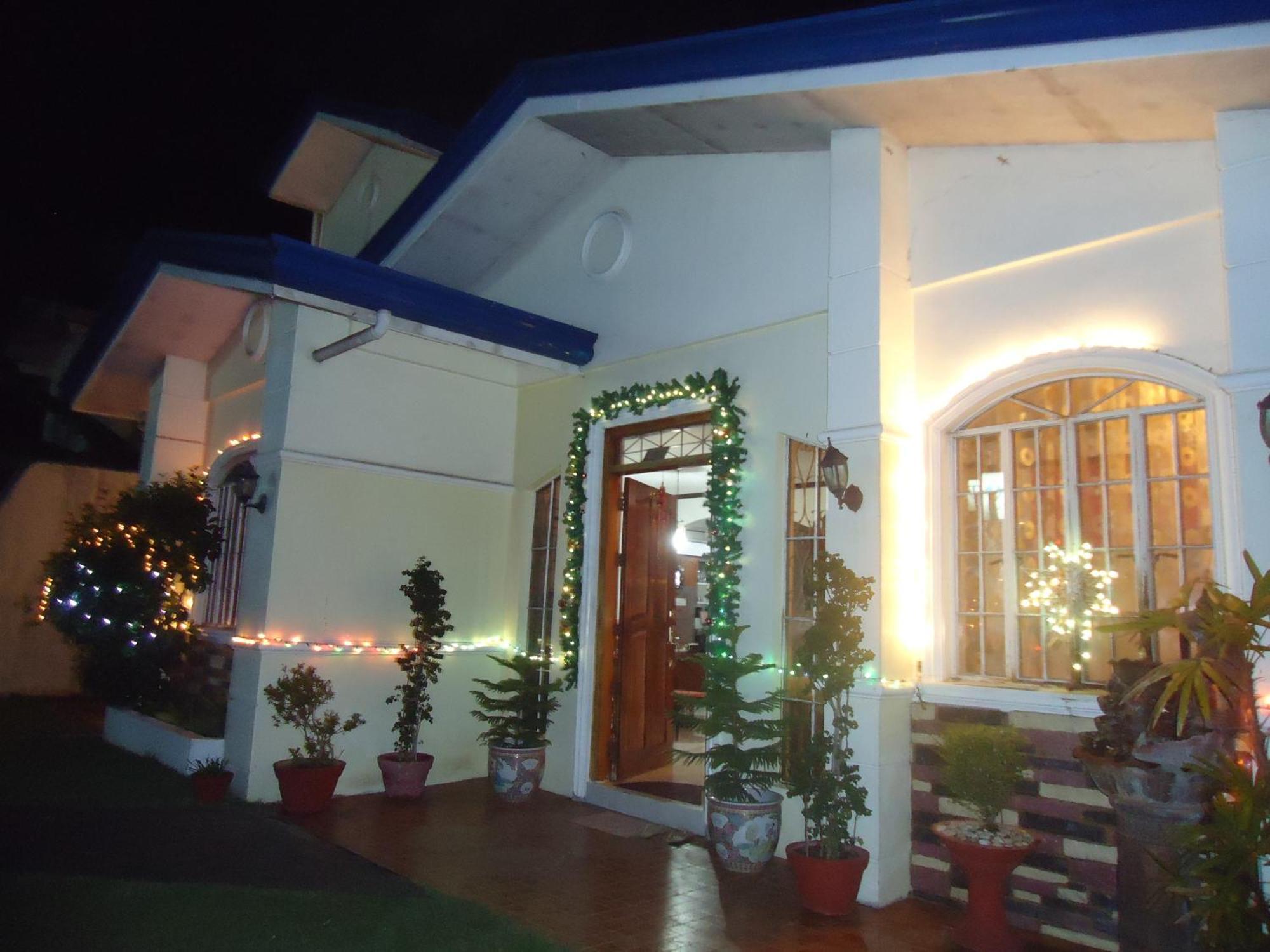 Donsol Aguluz Homestay Exterior photo