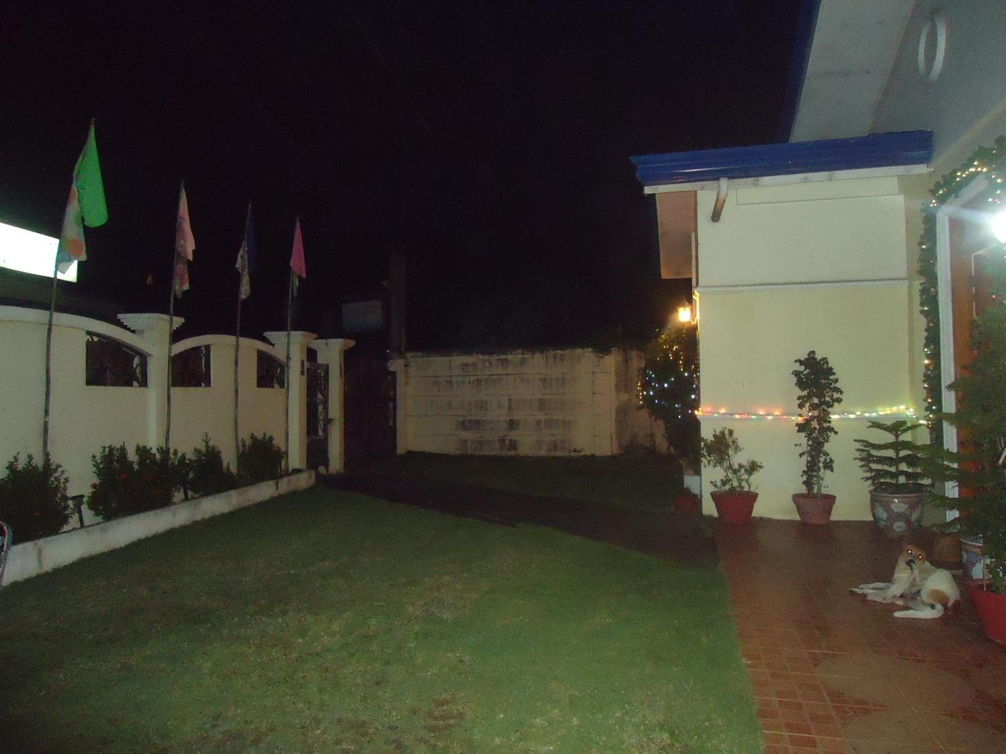 Donsol Aguluz Homestay Exterior photo